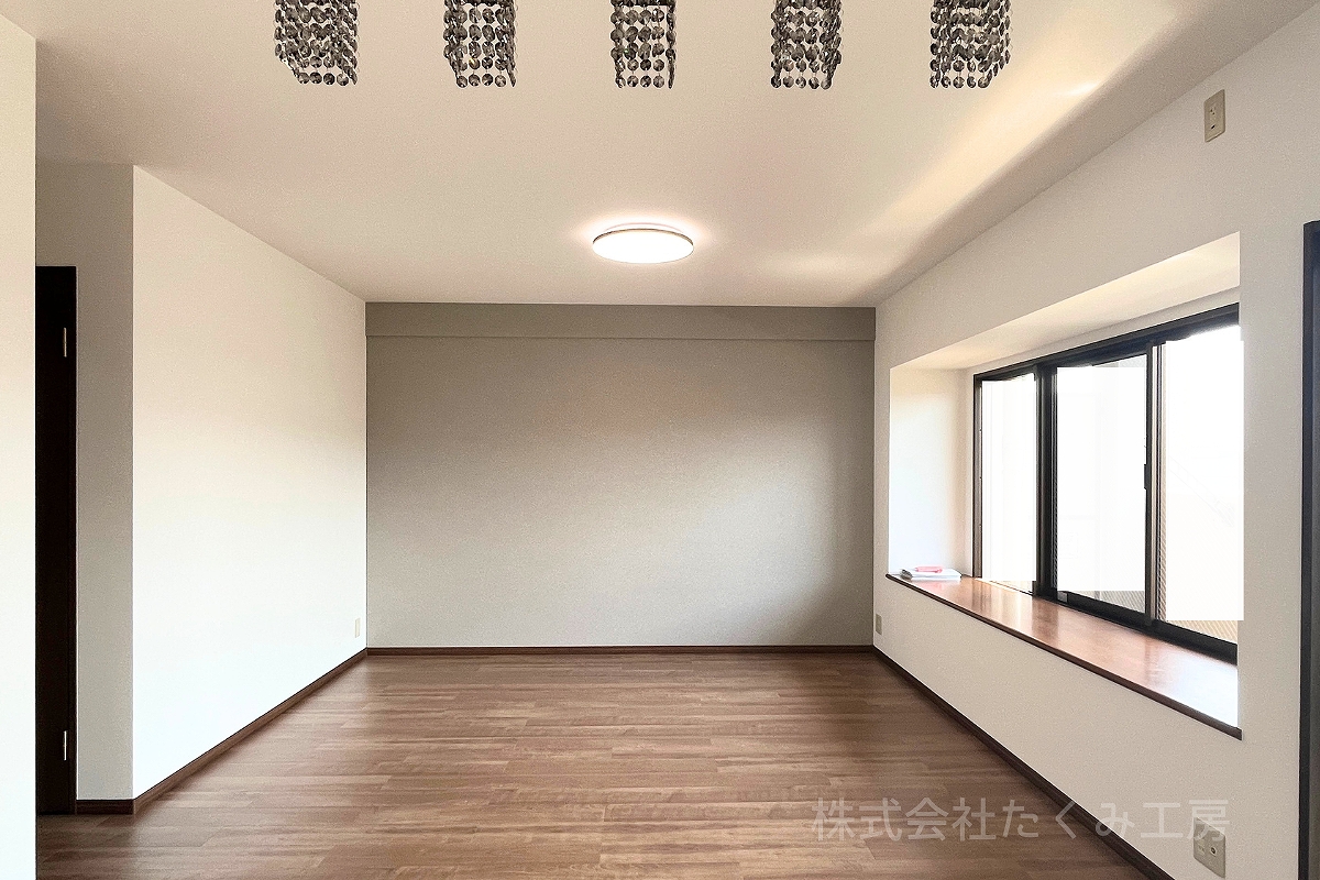 フローリング貼り替え・アクセントクロス施工　施工後（京都府京田辺市）｜摂津市 株式会社たくみ工房