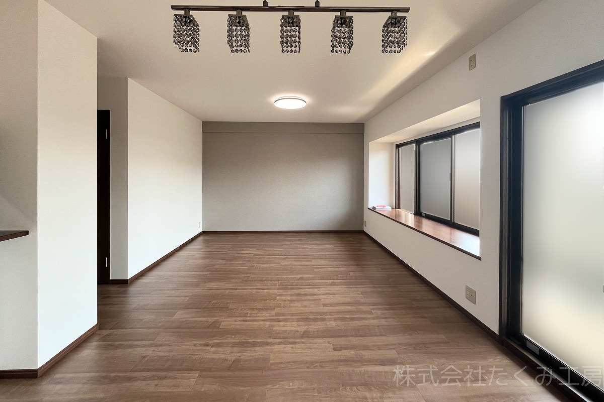 フローリング貼り替え・アクセントクロス施工 施工後(京都府京田辺市)|摂津市 株式会社たくみ工房